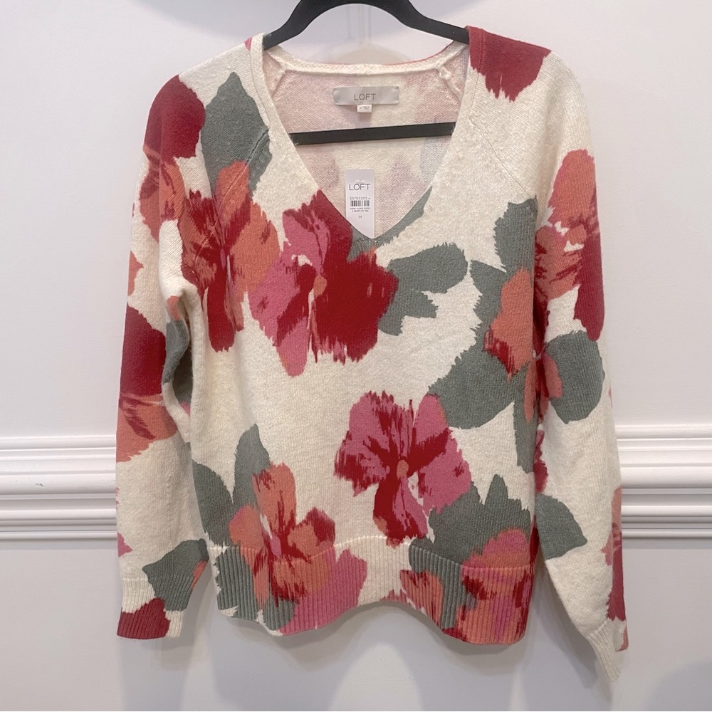 LOFT Size M NWT  Women’s V-neck Cotton Bland Sweater